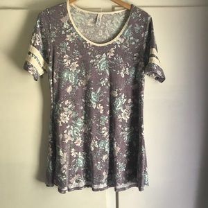 🌵FLORAL LULAROE PERFECT TEE🌵